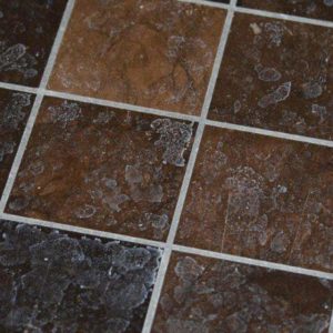 Como remover calcário do chão?